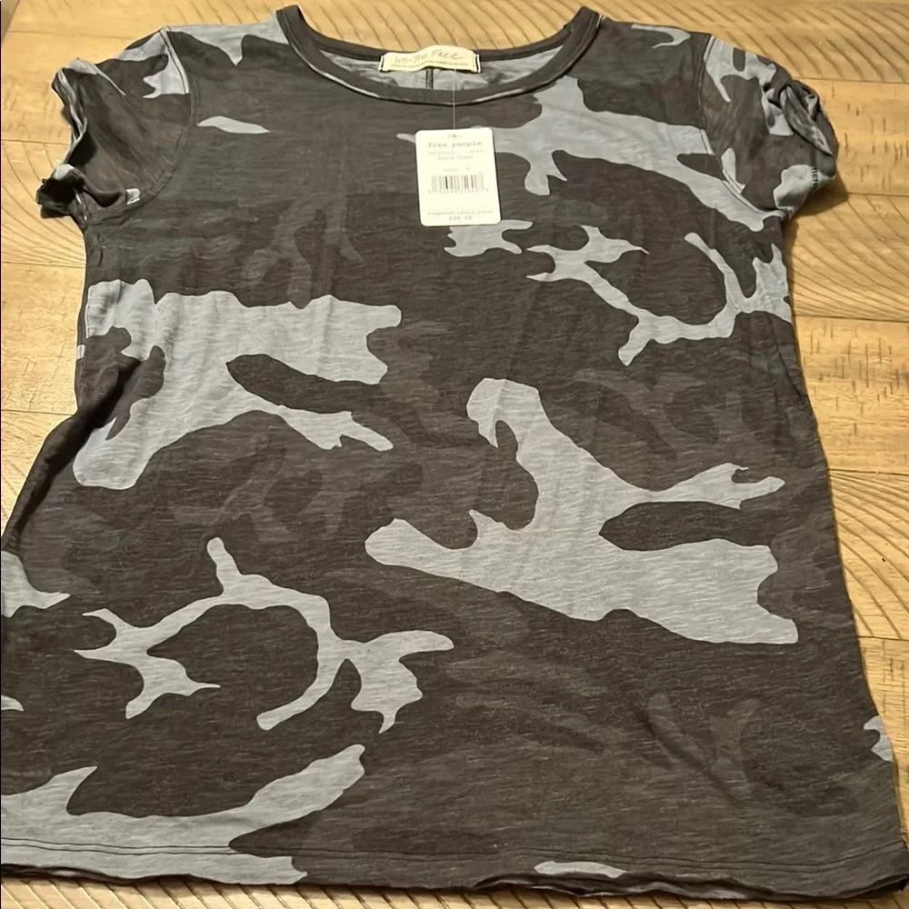 NWT Free People We the Free Clare black and grey camo short sleeve top - Picture 4 of 6